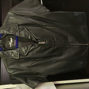 Leather short sleeved zipper shirt